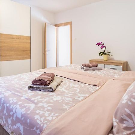Apartmani Jolly Porec: Blizu Centra I Mora Exterior photo